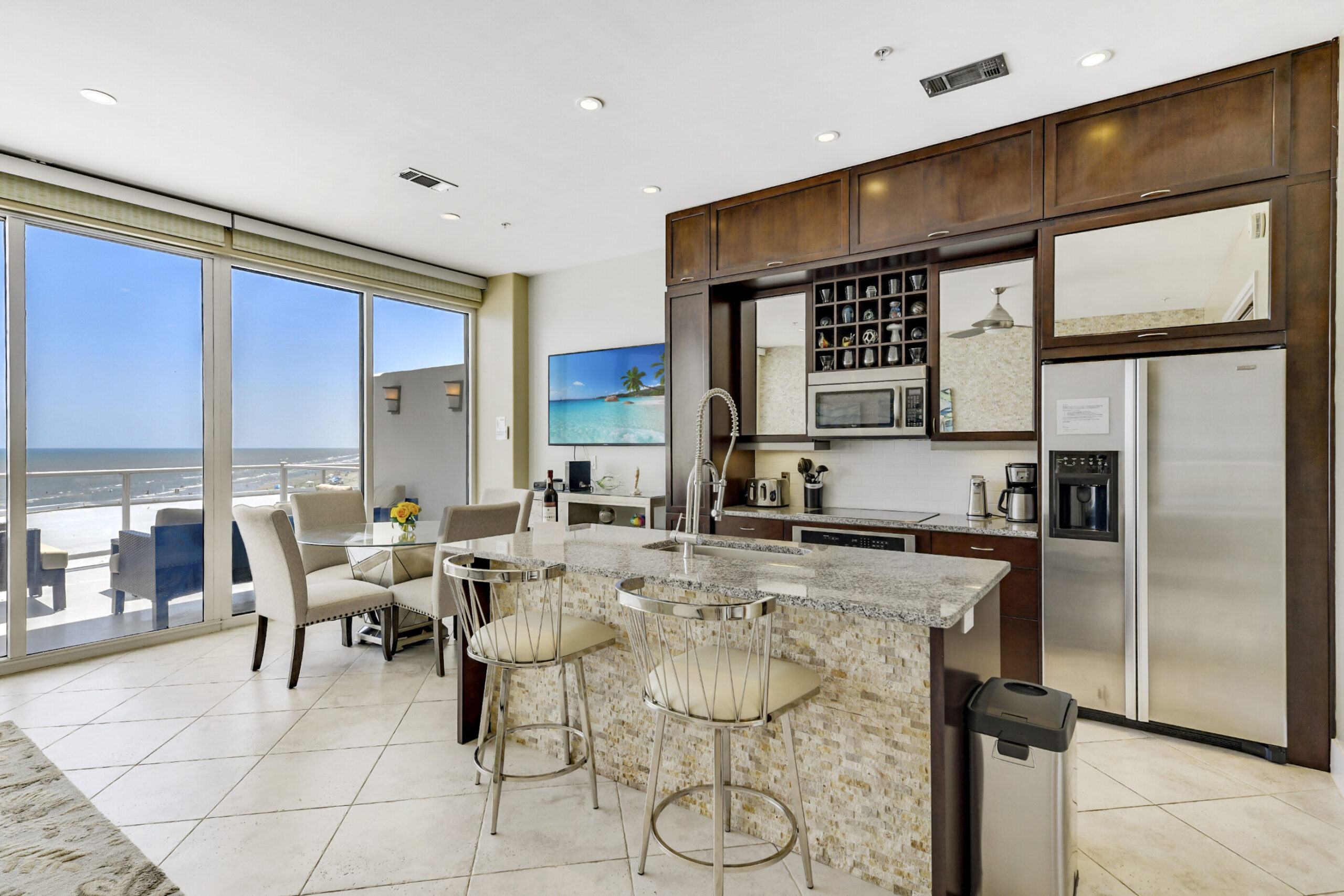 Galveston vacation rental penthouse kitchen